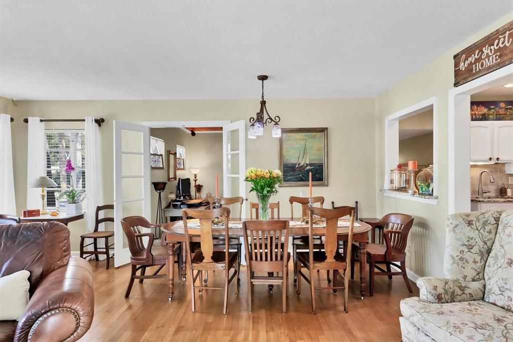 待售: $565,000 (4 贝兹, 2 浴室, 1770 平方英尺)