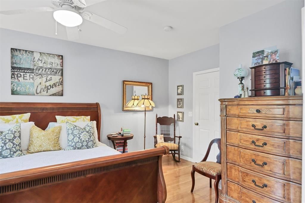 待售: $565,000 (4 贝兹, 2 浴室, 1770 平方英尺)