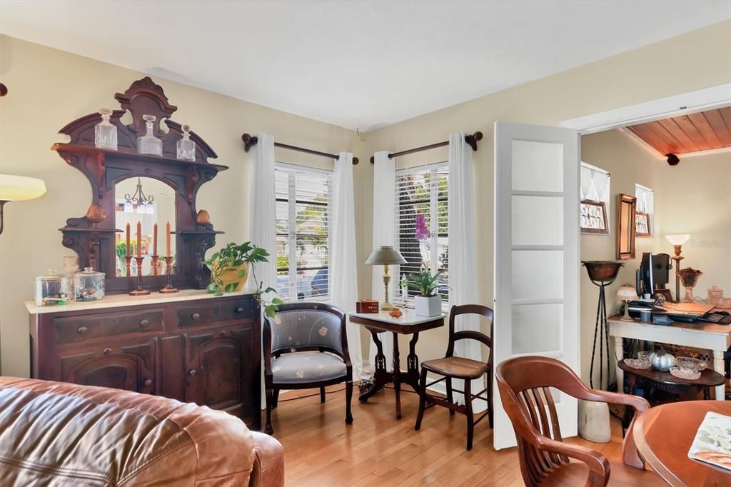 待售: $565,000 (4 贝兹, 2 浴室, 1770 平方英尺)