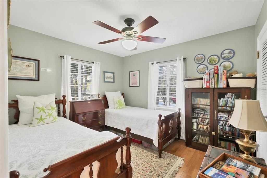 待售: $565,000 (4 贝兹, 2 浴室, 1770 平方英尺)