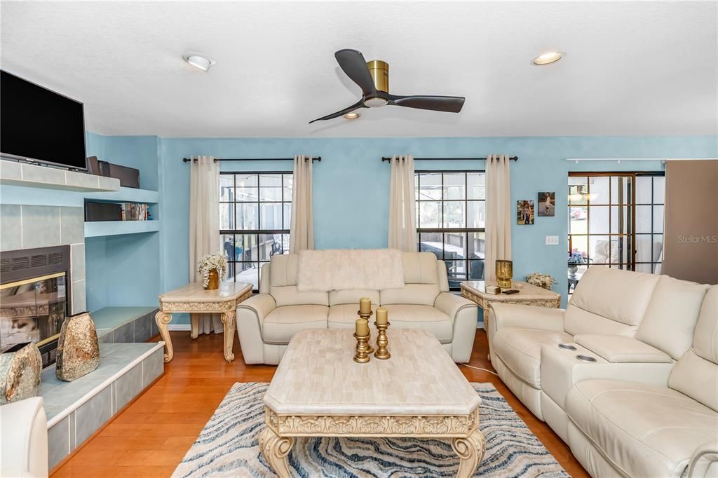 待售: $689,999 (3 贝兹, 2 浴室, 2096 平方英尺)