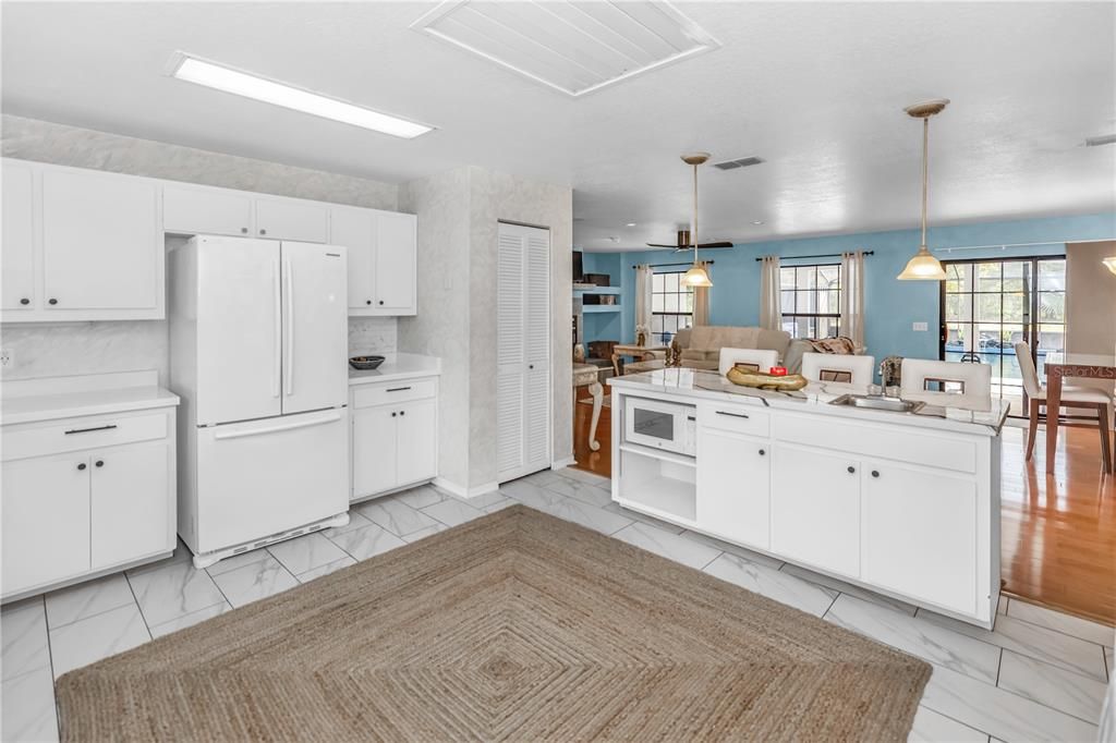 待售: $689,999 (3 贝兹, 2 浴室, 2096 平方英尺)