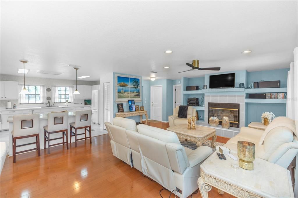 待售: $689,999 (3 贝兹, 2 浴室, 2096 平方英尺)