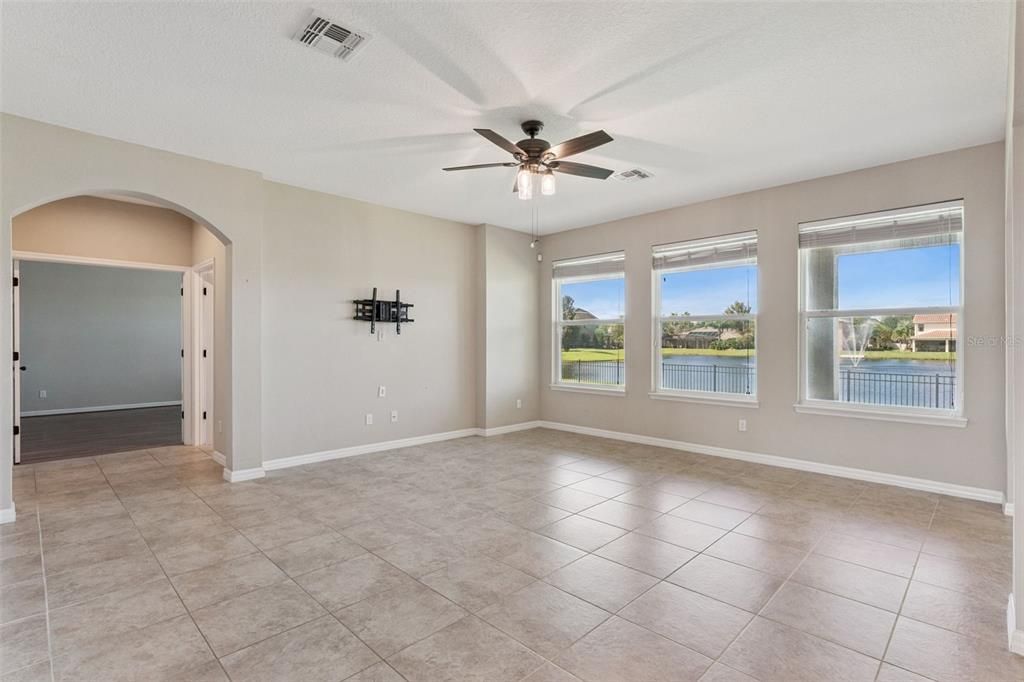 En Venta: $699,990 (6 camas, 4 baños, 4307 Pies cuadrados)