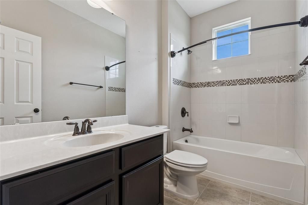 En Venta: $699,990 (6 camas, 4 baños, 4307 Pies cuadrados)