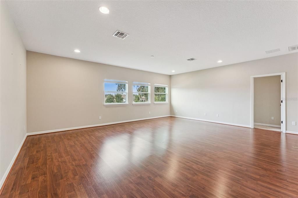 En Venta: $699,990 (6 camas, 4 baños, 4307 Pies cuadrados)