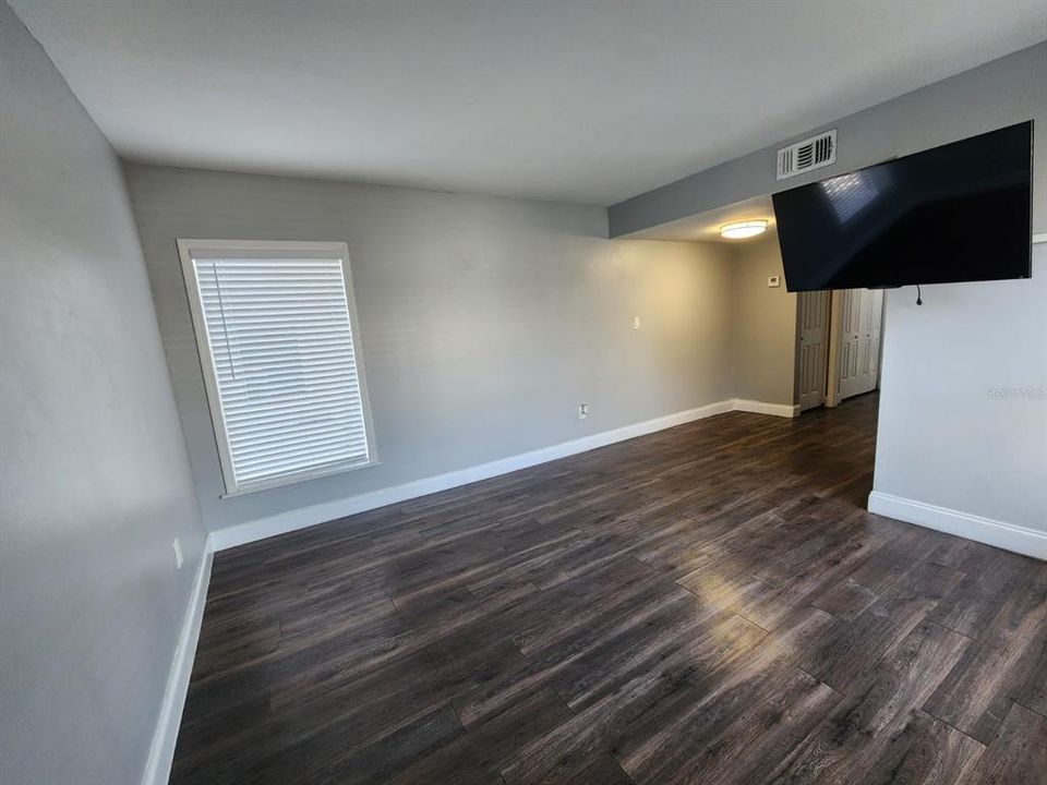 出租: $1,695 (1 贝兹, 1 浴室, 800 平方英尺)