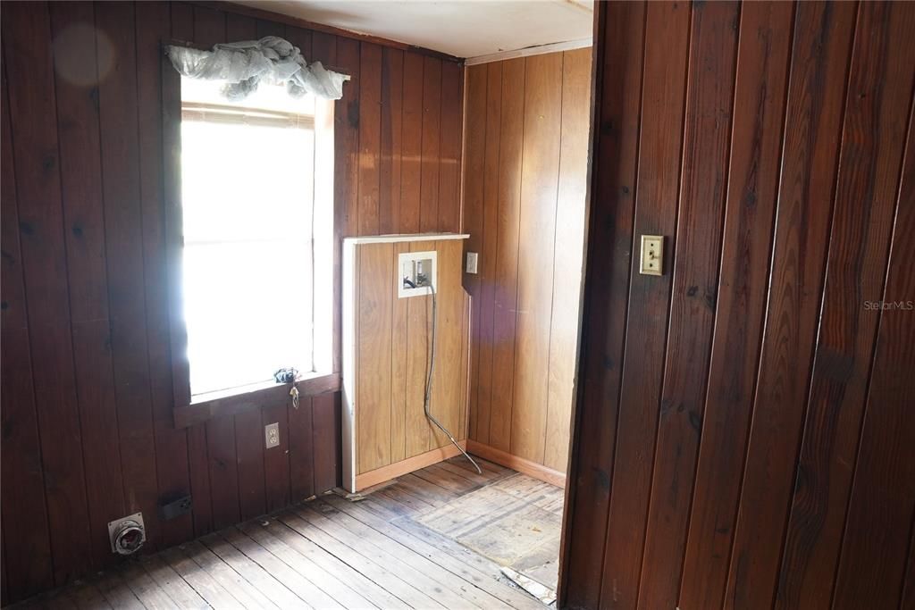 For Sale: $139,000 (2 beds, 1 baths, 920 Square Feet)