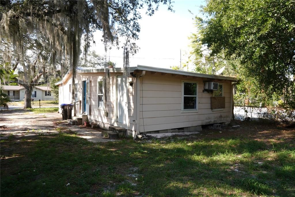 For Sale: $139,000 (2 beds, 1 baths, 920 Square Feet)