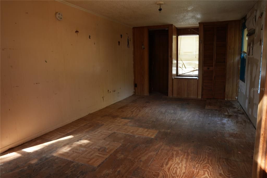 For Sale: $139,000 (2 beds, 1 baths, 920 Square Feet)