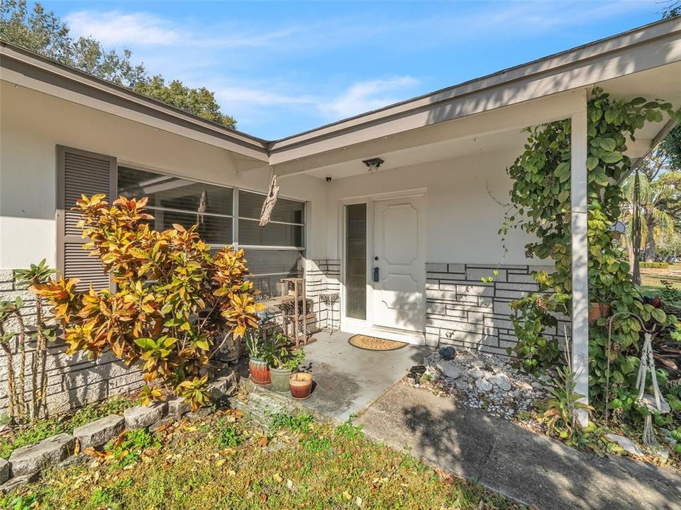 For Sale: $425,000 (3 beds, 2 baths, 1573 Square Feet)