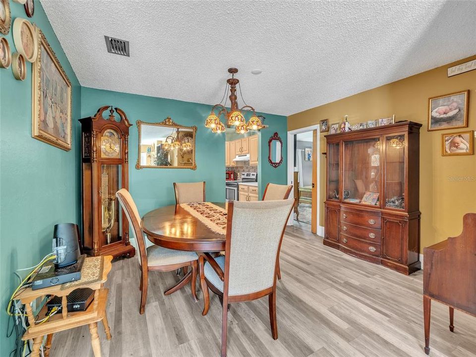 For Sale: $425,000 (3 beds, 2 baths, 1573 Square Feet)