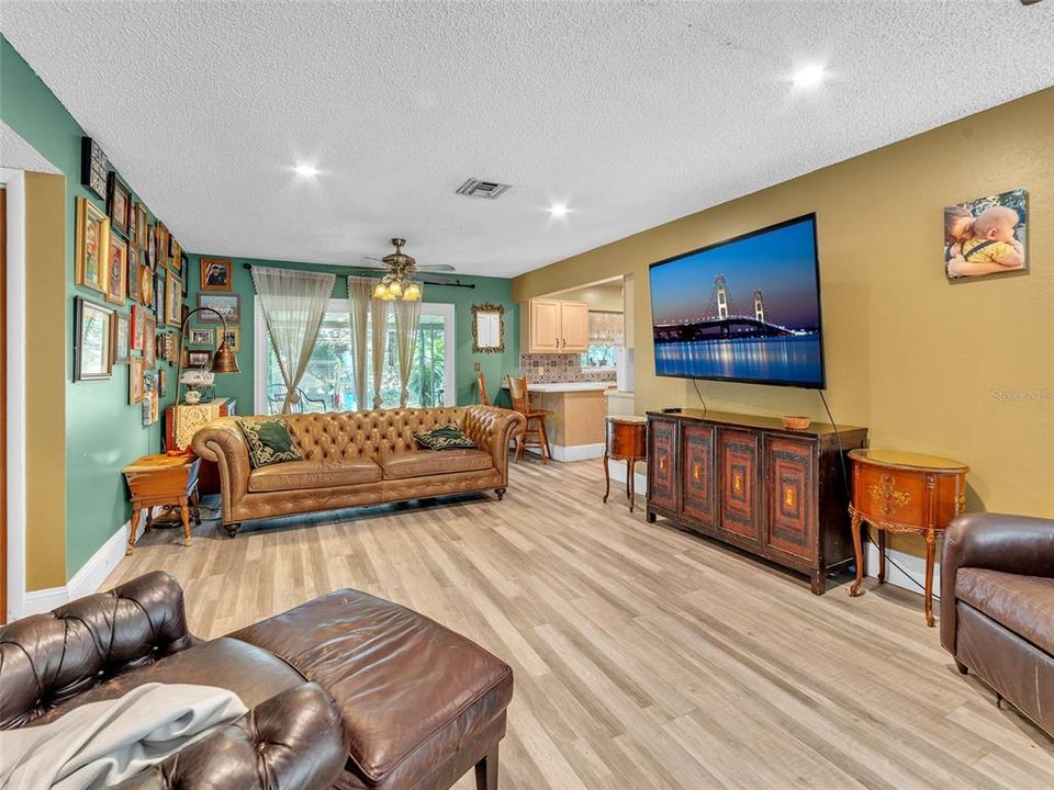 For Sale: $425,000 (3 beds, 2 baths, 1573 Square Feet)