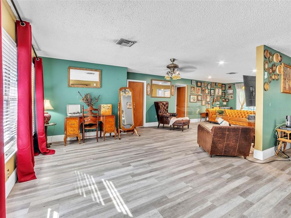 For Sale: $425,000 (3 beds, 2 baths, 1573 Square Feet)