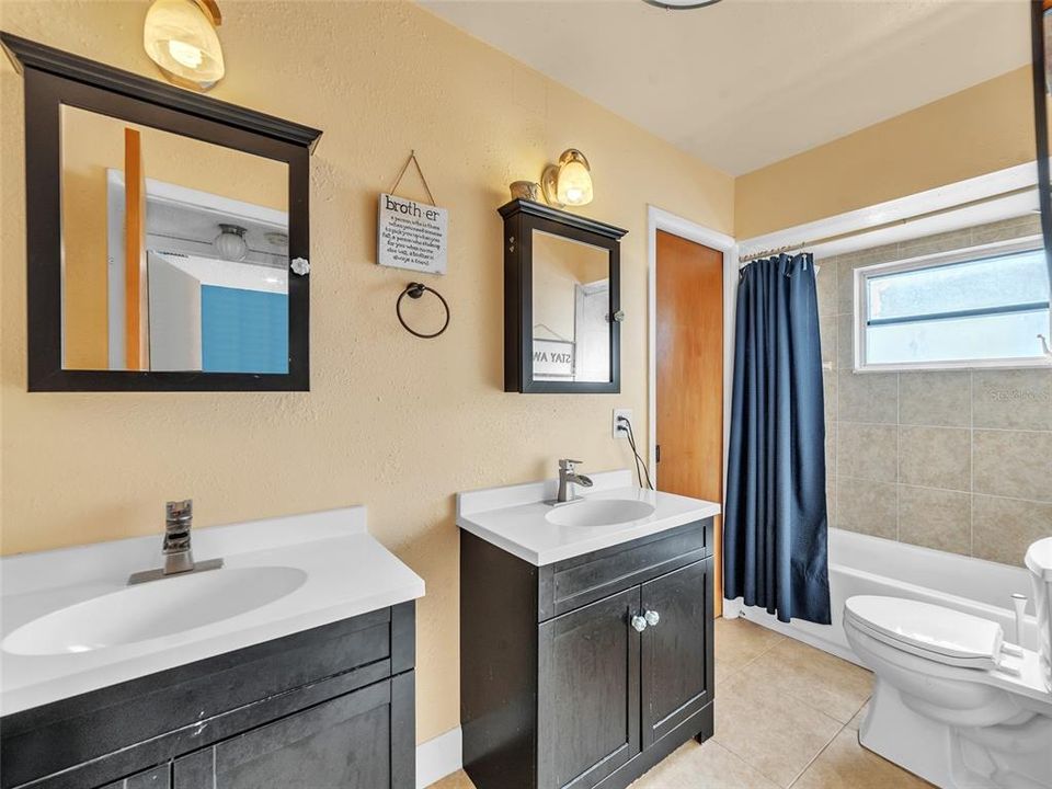 For Sale: $425,000 (3 beds, 2 baths, 1573 Square Feet)