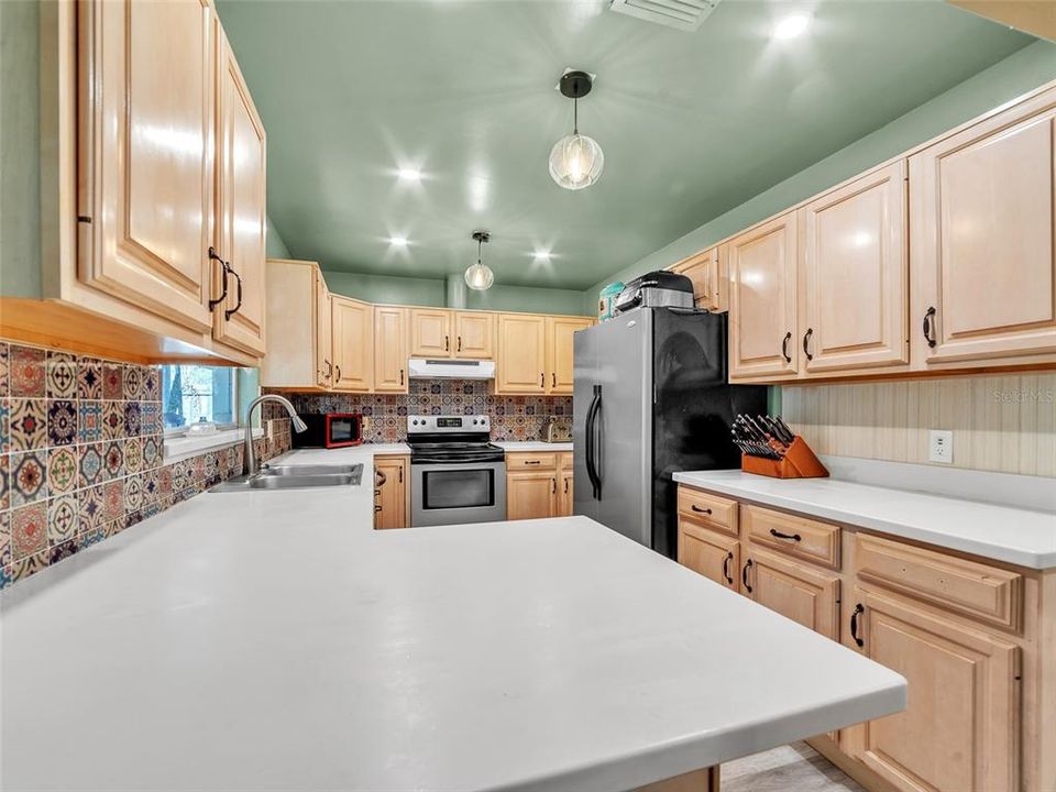 For Sale: $425,000 (3 beds, 2 baths, 1573 Square Feet)