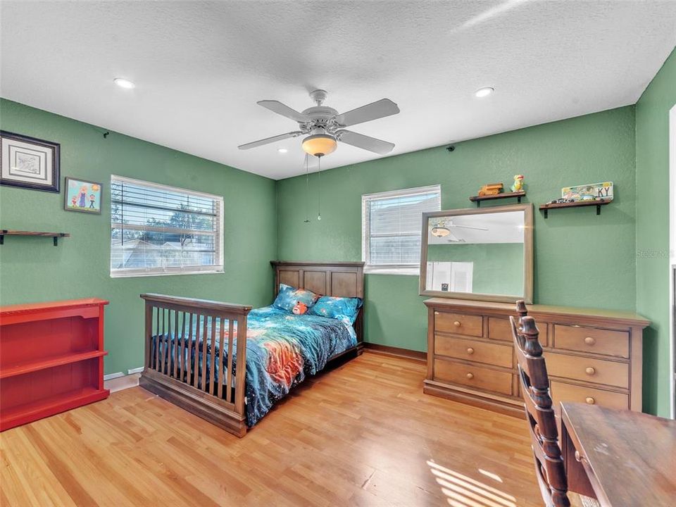 For Sale: $425,000 (3 beds, 2 baths, 1573 Square Feet)