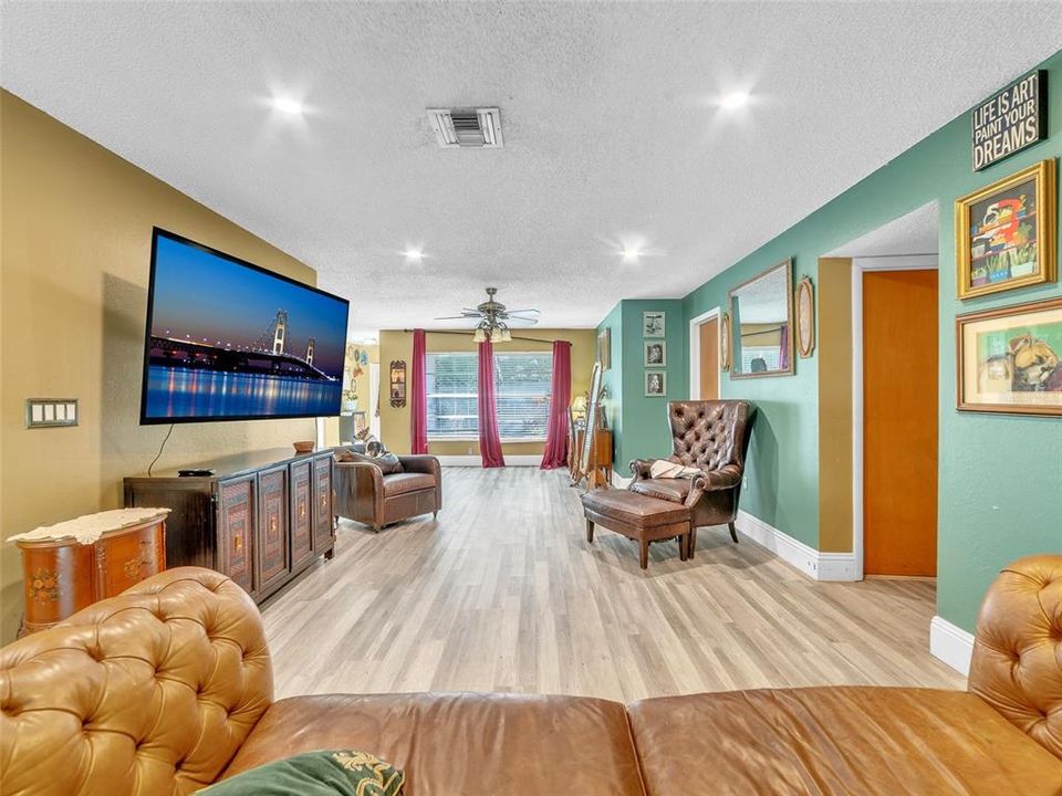 For Sale: $425,000 (3 beds, 2 baths, 1573 Square Feet)