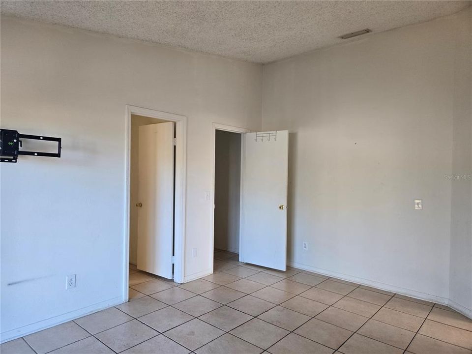 For Sale: $353,600 (3 beds, 2 baths, 1242 Square Feet)