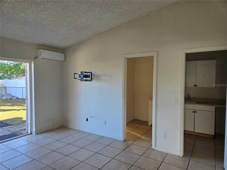 For Sale: $353,600 (3 beds, 2 baths, 1242 Square Feet)