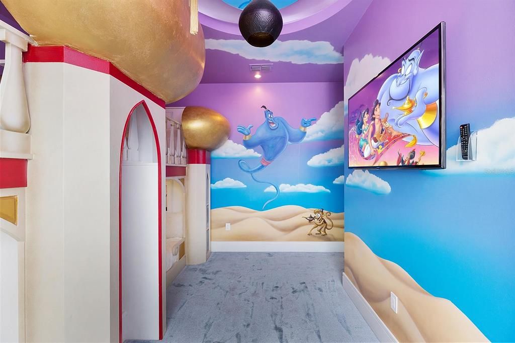 待售: $4,750,000 (9 贝兹, 9 浴室, 8151 平方英尺)