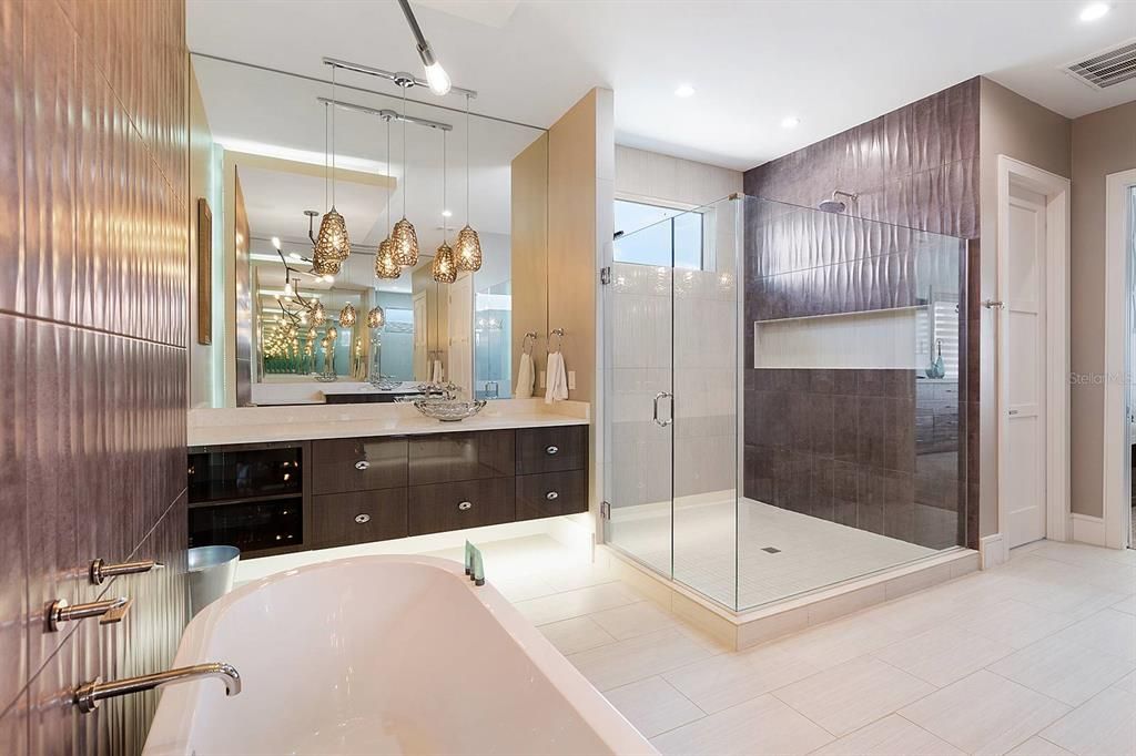 待售: $4,750,000 (9 贝兹, 9 浴室, 8151 平方英尺)