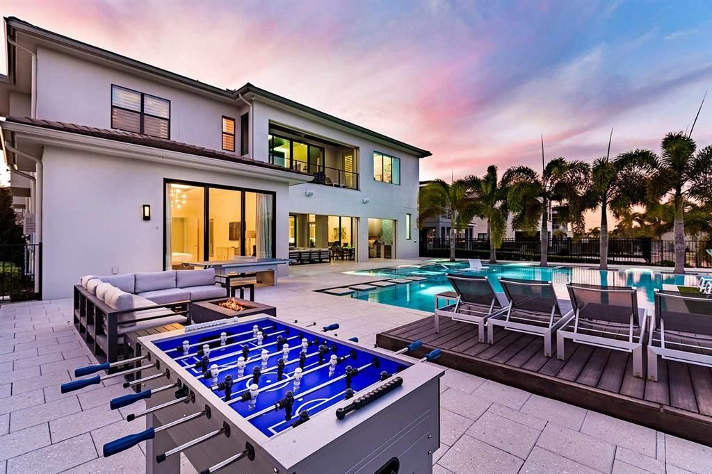 待售: $4,750,000 (9 贝兹, 9 浴室, 8151 平方英尺)