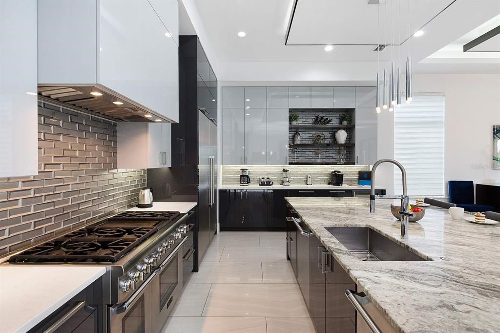 待售: $4,750,000 (9 贝兹, 9 浴室, 8151 平方英尺)