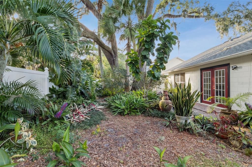 合同活跃: $315,000 (3 贝兹, 2 浴室, 1076 平方英尺)