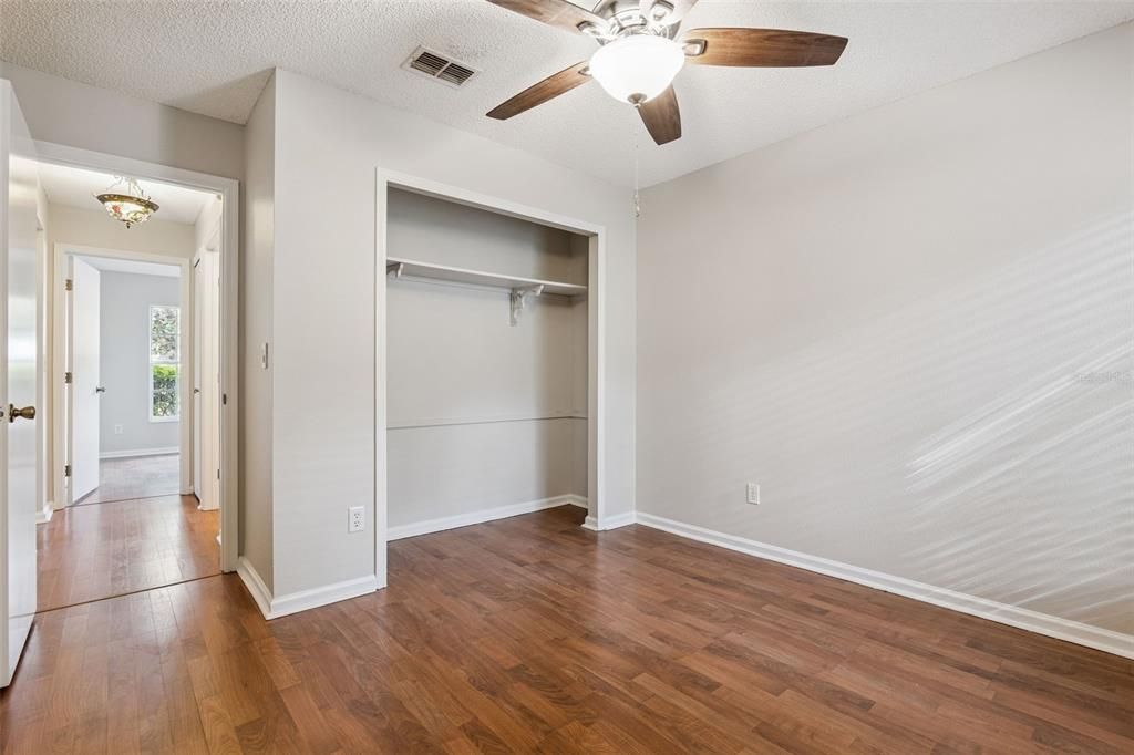 合同活跃: $315,000 (3 贝兹, 2 浴室, 1076 平方英尺)