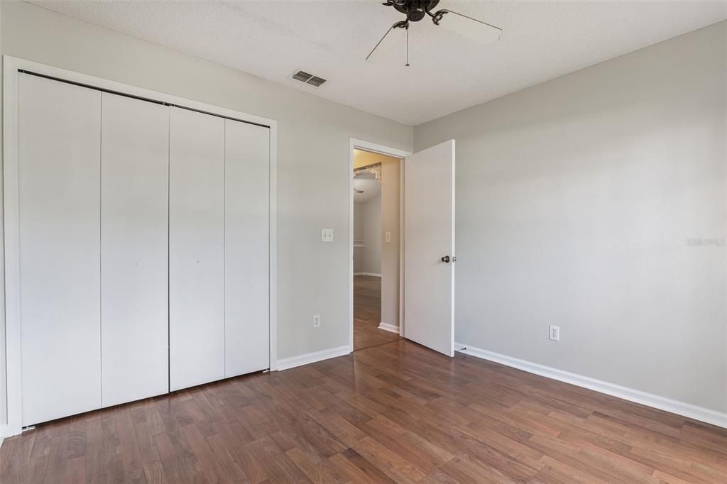 合同活跃: $315,000 (3 贝兹, 2 浴室, 1076 平方英尺)