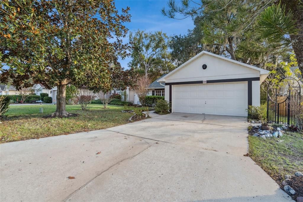 合同活跃: $315,000 (3 贝兹, 2 浴室, 1076 平方英尺)