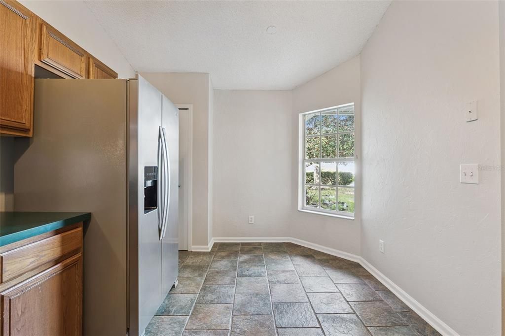 合同活跃: $315,000 (3 贝兹, 2 浴室, 1076 平方英尺)