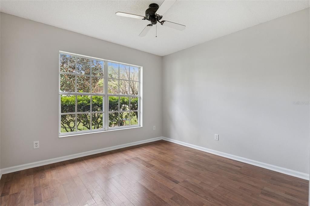 合同活跃: $315,000 (3 贝兹, 2 浴室, 1076 平方英尺)