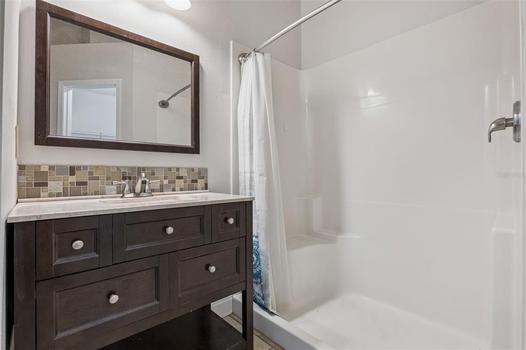 合同活跃: $315,000 (3 贝兹, 2 浴室, 1076 平方英尺)