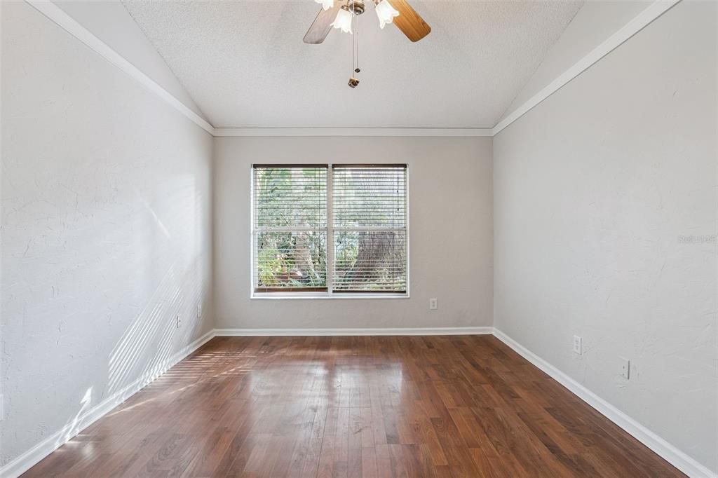 合同活跃: $315,000 (3 贝兹, 2 浴室, 1076 平方英尺)