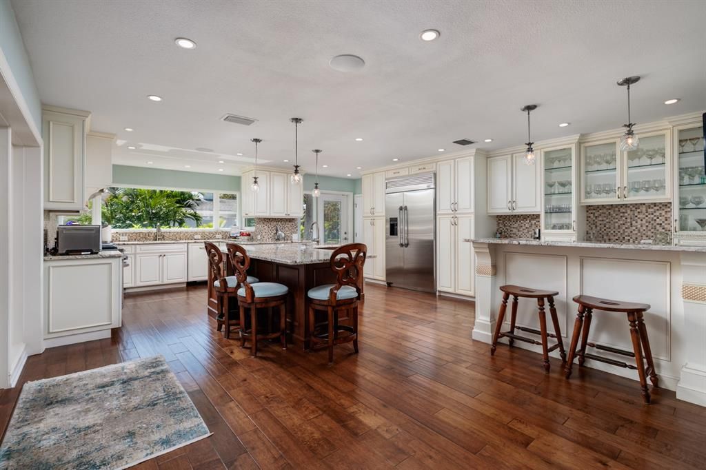 For Sale: $1,365,000 (4 beds, 3 baths, 3395 Square Feet)