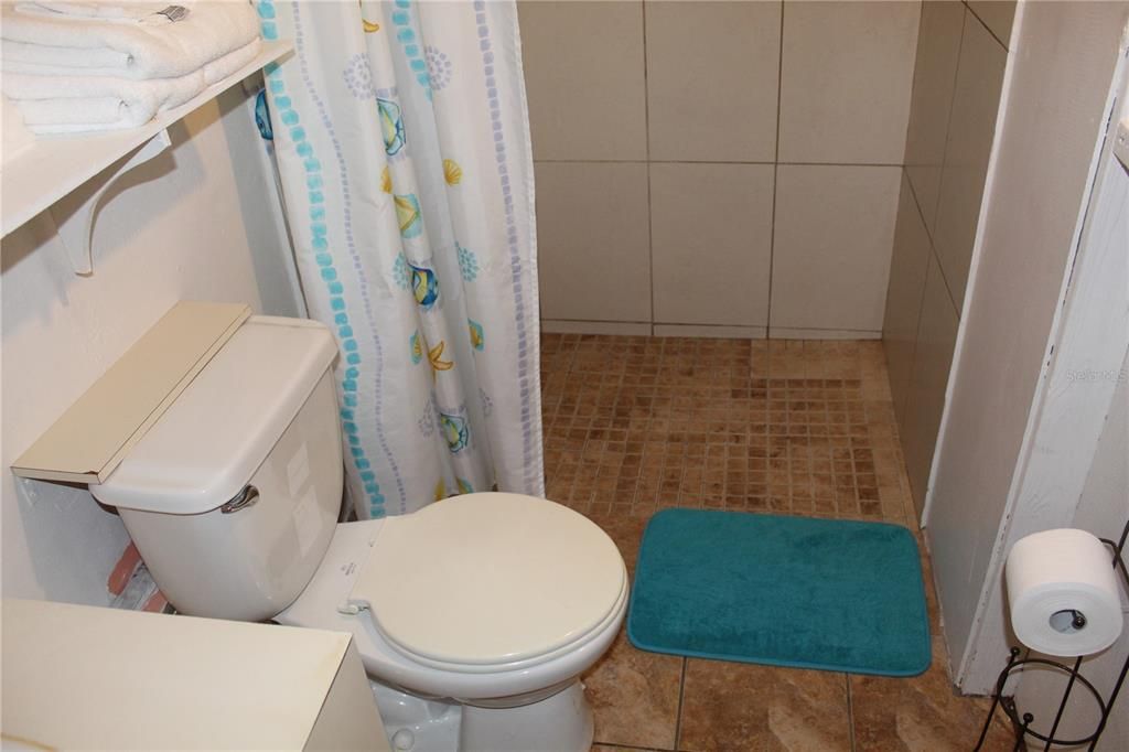 For Sale: $775,000 (6 beds, 5 baths, 2100 Square Feet)