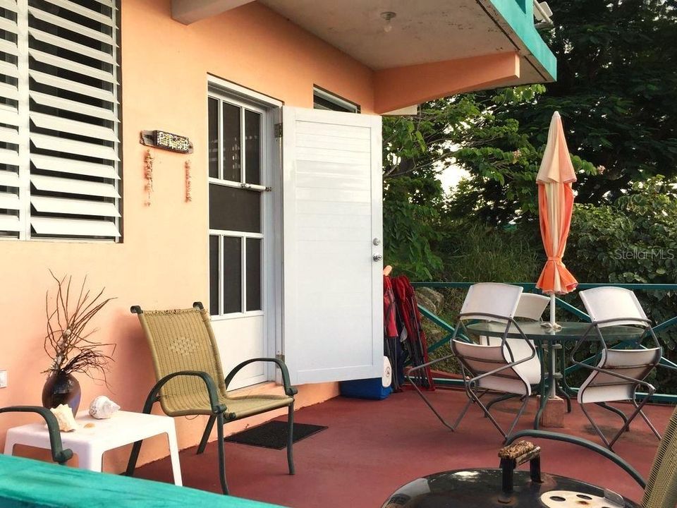 For Sale: $775,000 (6 beds, 5 baths, 2100 Square Feet)