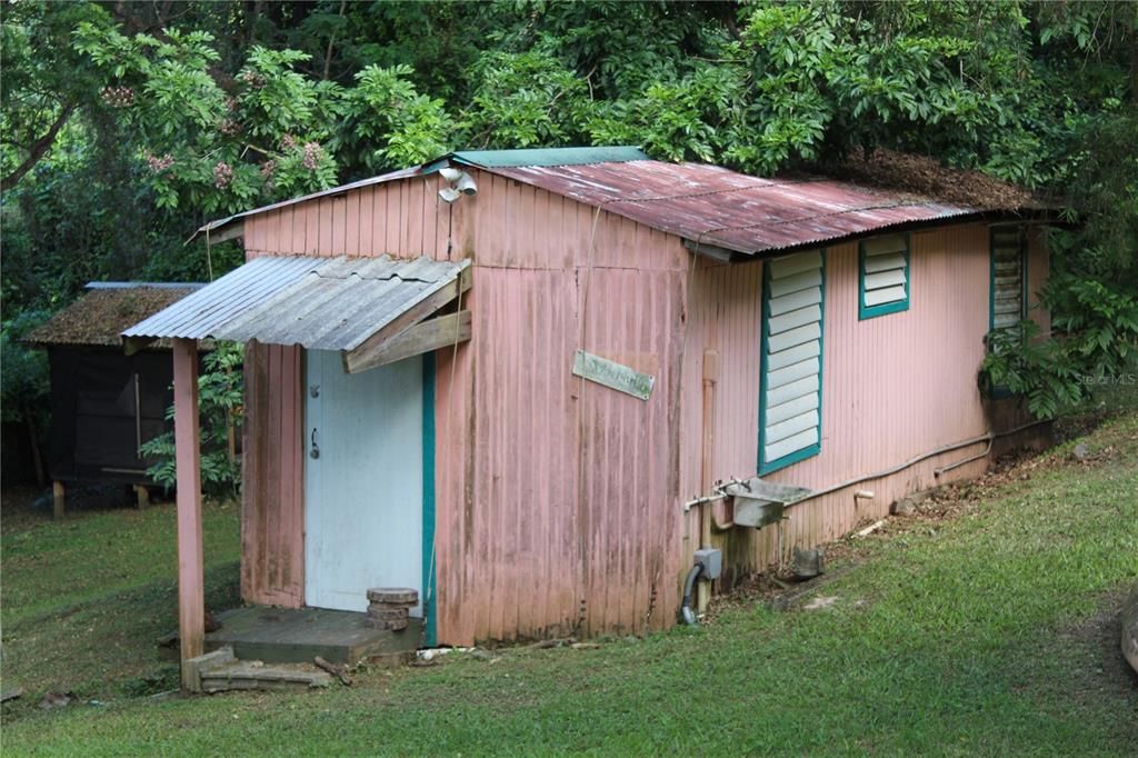 For Sale: $775,000 (6 beds, 5 baths, 2100 Square Feet)