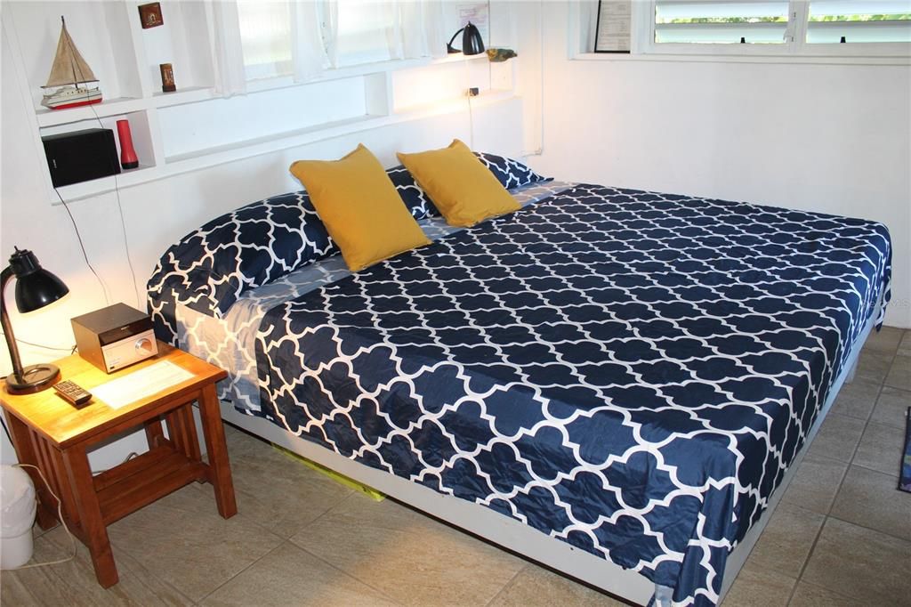 For Sale: $775,000 (6 beds, 5 baths, 2100 Square Feet)