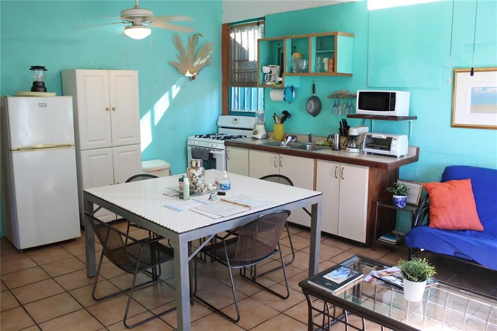 For Sale: $775,000 (6 beds, 5 baths, 2100 Square Feet)