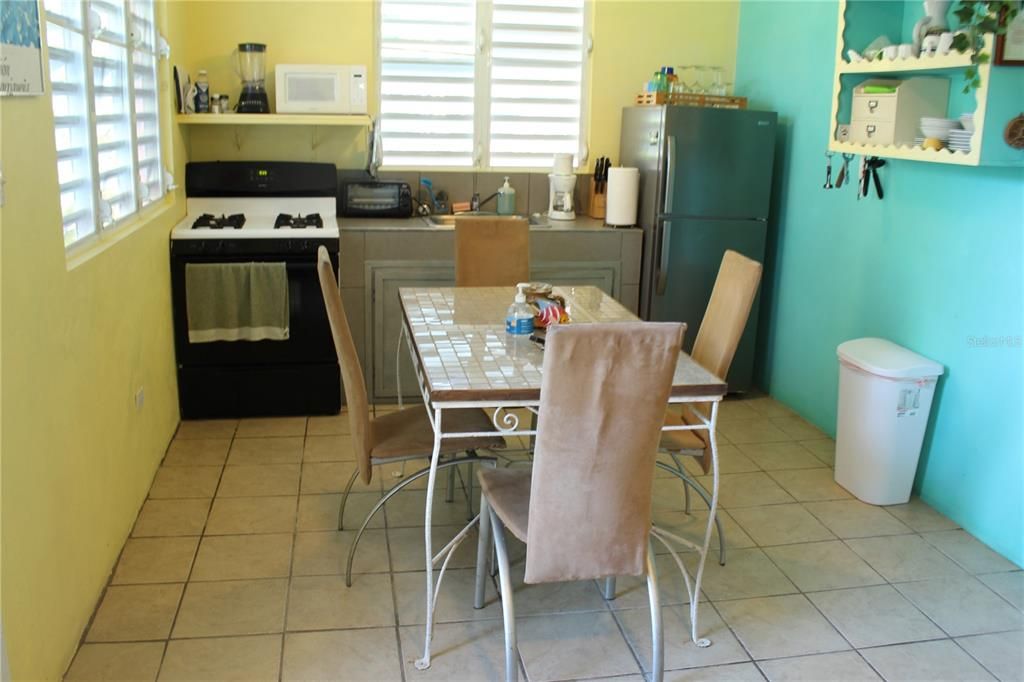 For Sale: $775,000 (6 beds, 5 baths, 2100 Square Feet)