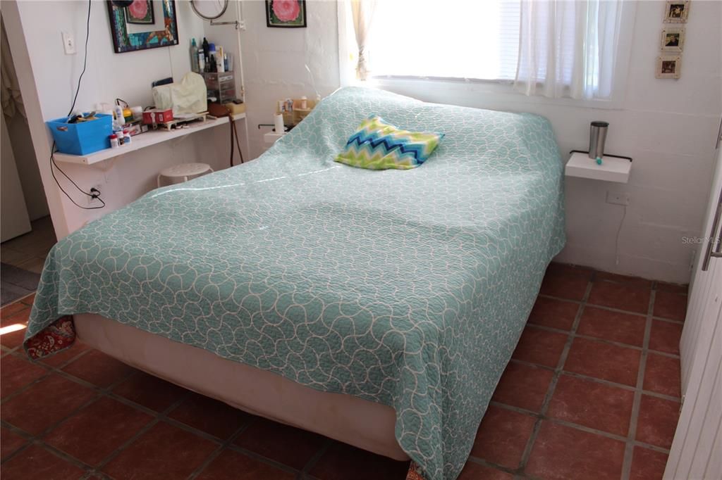 For Sale: $775,000 (6 beds, 5 baths, 2100 Square Feet)