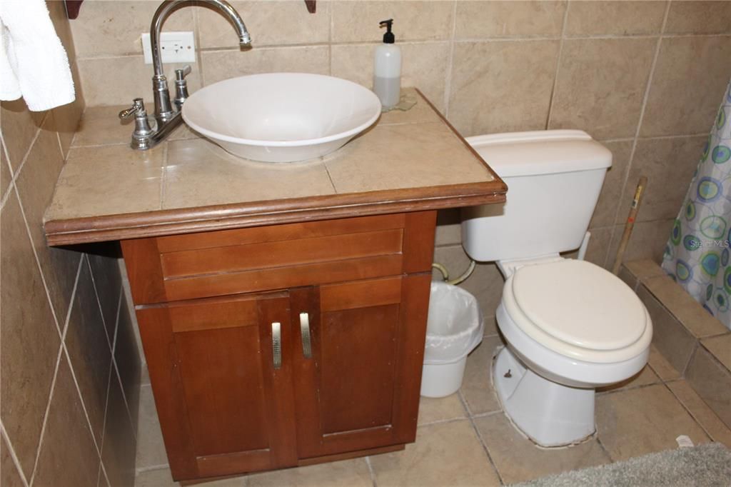 For Sale: $775,000 (6 beds, 5 baths, 2100 Square Feet)