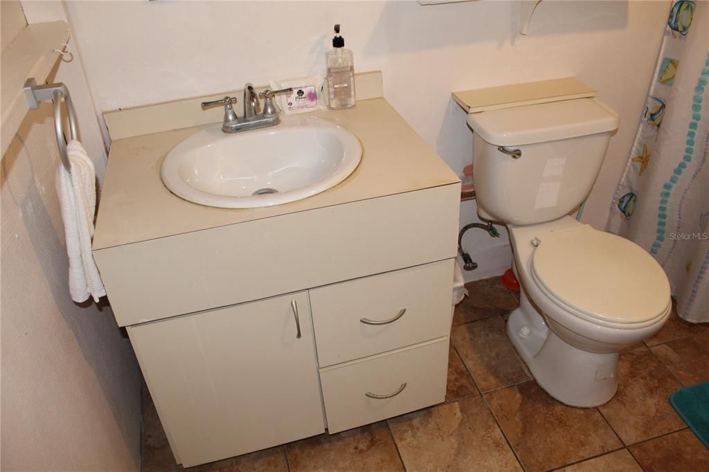 For Sale: $775,000 (6 beds, 5 baths, 2100 Square Feet)