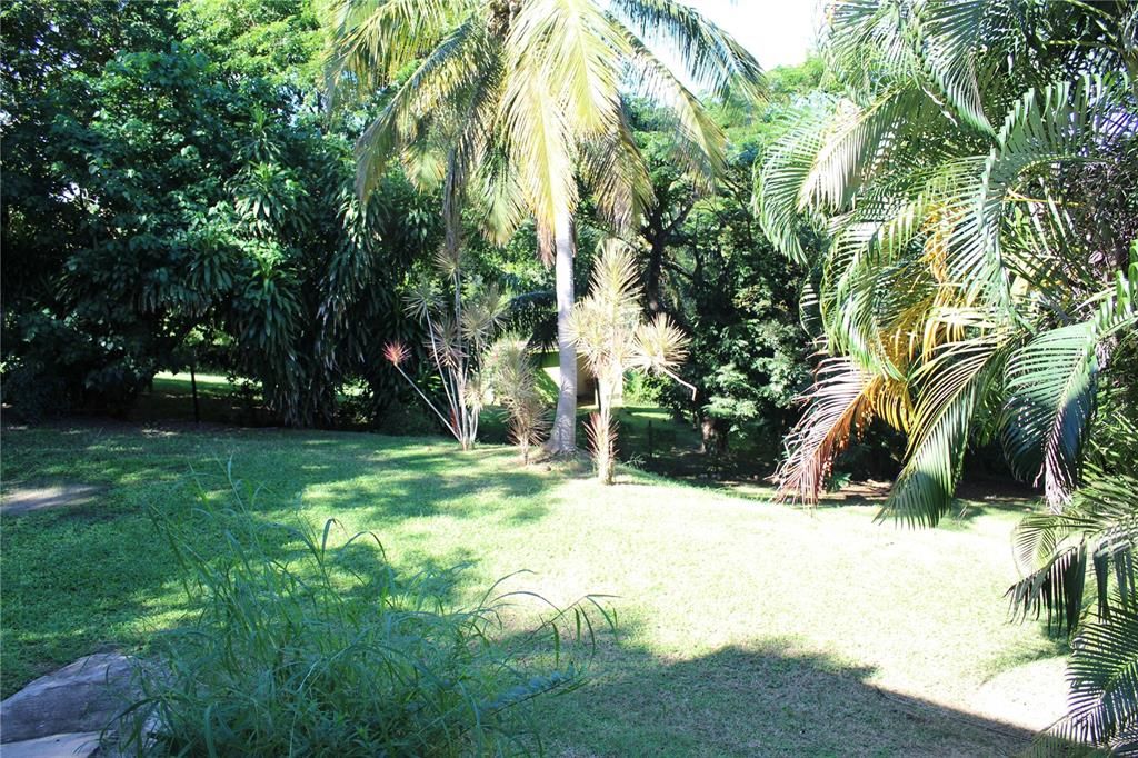 For Sale: $775,000 (6 beds, 5 baths, 2100 Square Feet)