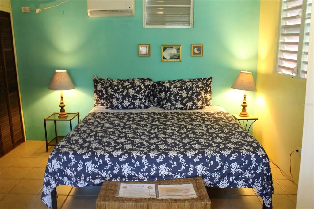 For Sale: $775,000 (6 beds, 5 baths, 2100 Square Feet)