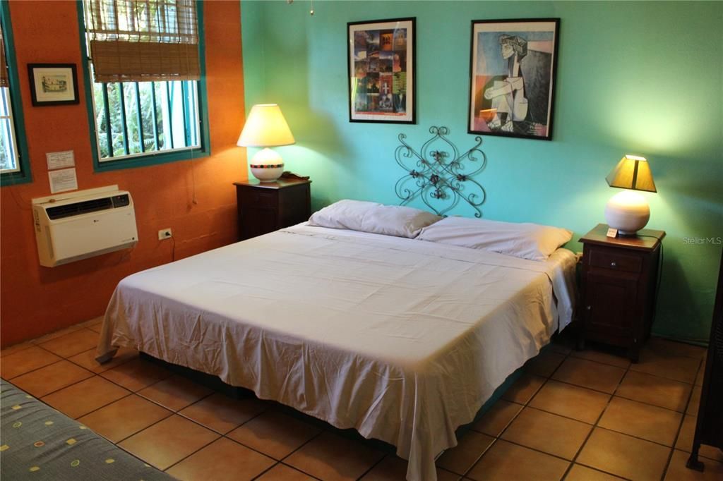 For Sale: $775,000 (6 beds, 5 baths, 2100 Square Feet)