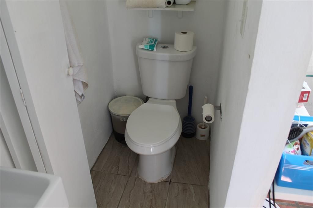 For Sale: $775,000 (6 beds, 5 baths, 2100 Square Feet)